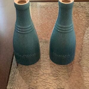 Le crueset oil and vinegar set